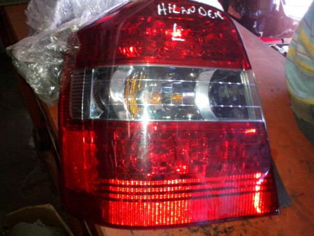 FAROL TRASERO HIGHLANDER 04-07